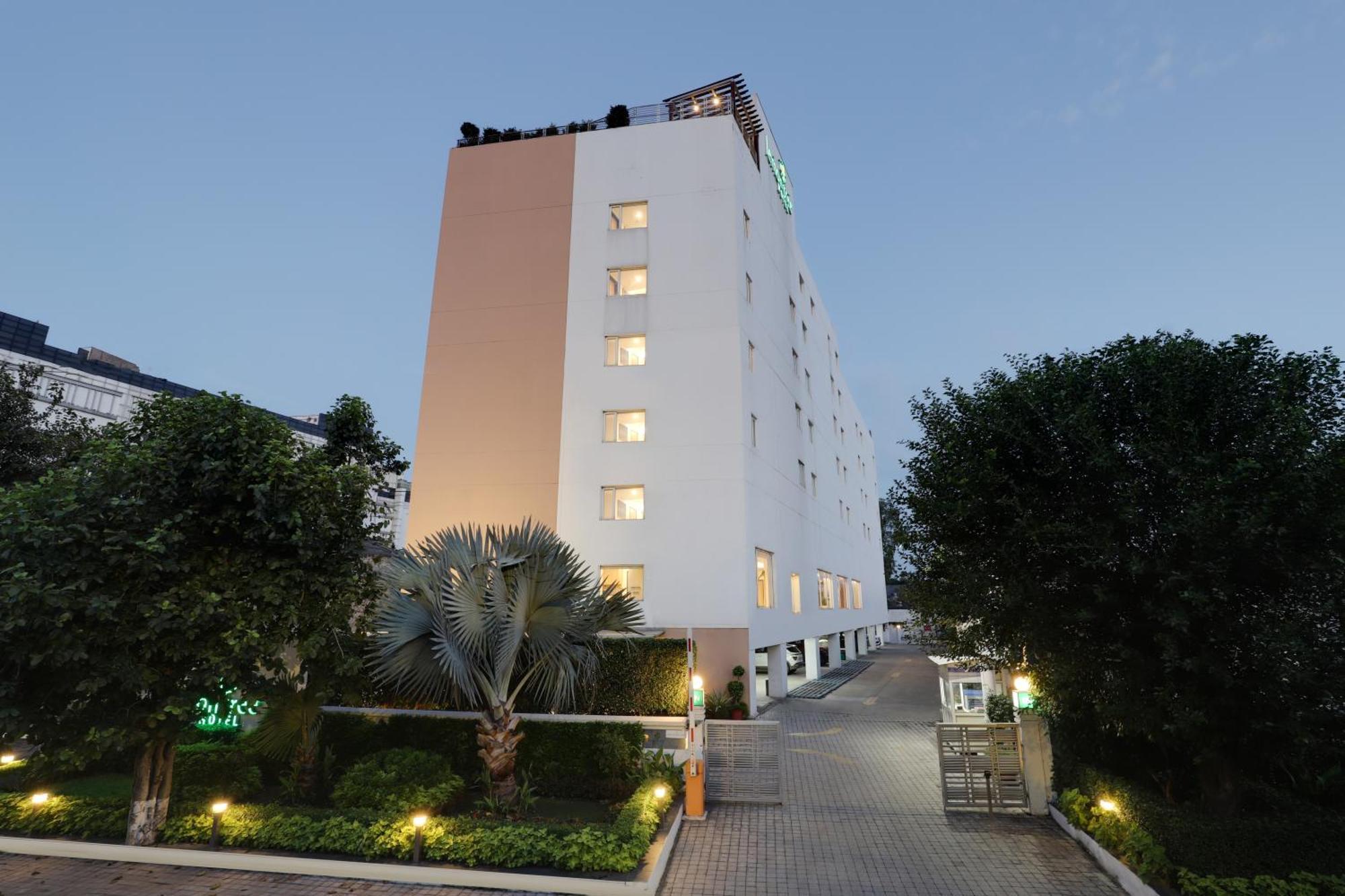Lemon Tree Hotel Chandigarh Exterior photo