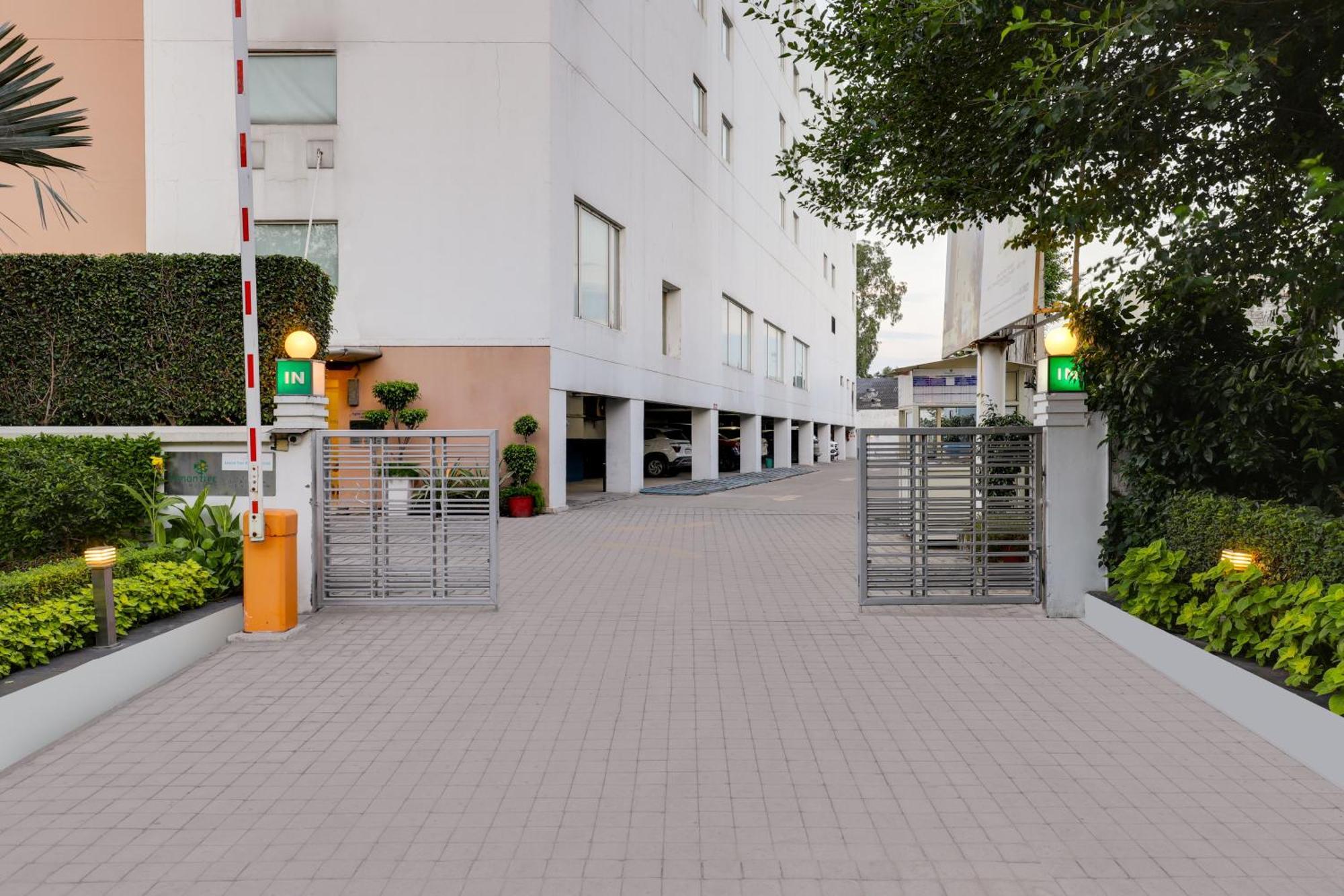 Lemon Tree Hotel Chandigarh Exterior photo